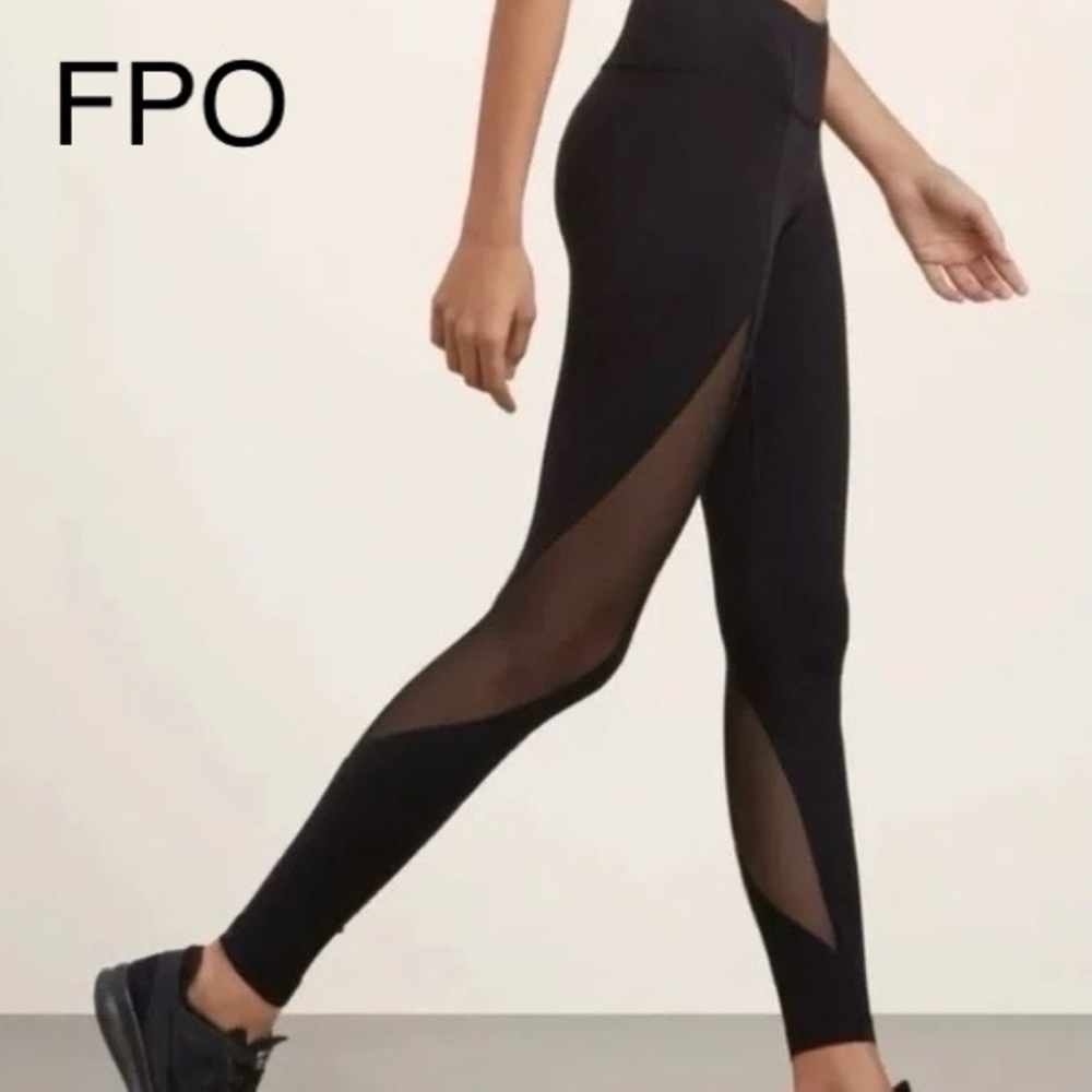Aritzia TNA Mesh Detail Athleisure Legging Size Small